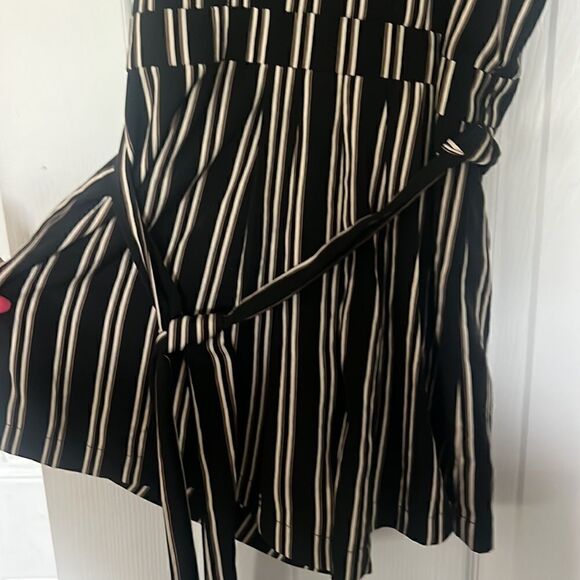 Romper by Moon Child - NEW Never Worn Striped Shorts - Open Back - Picture 2 of 6